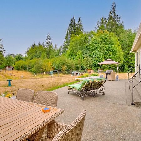 Peaceful Shelton Home With Spacious Yard And Fire Pit! Exterior photo