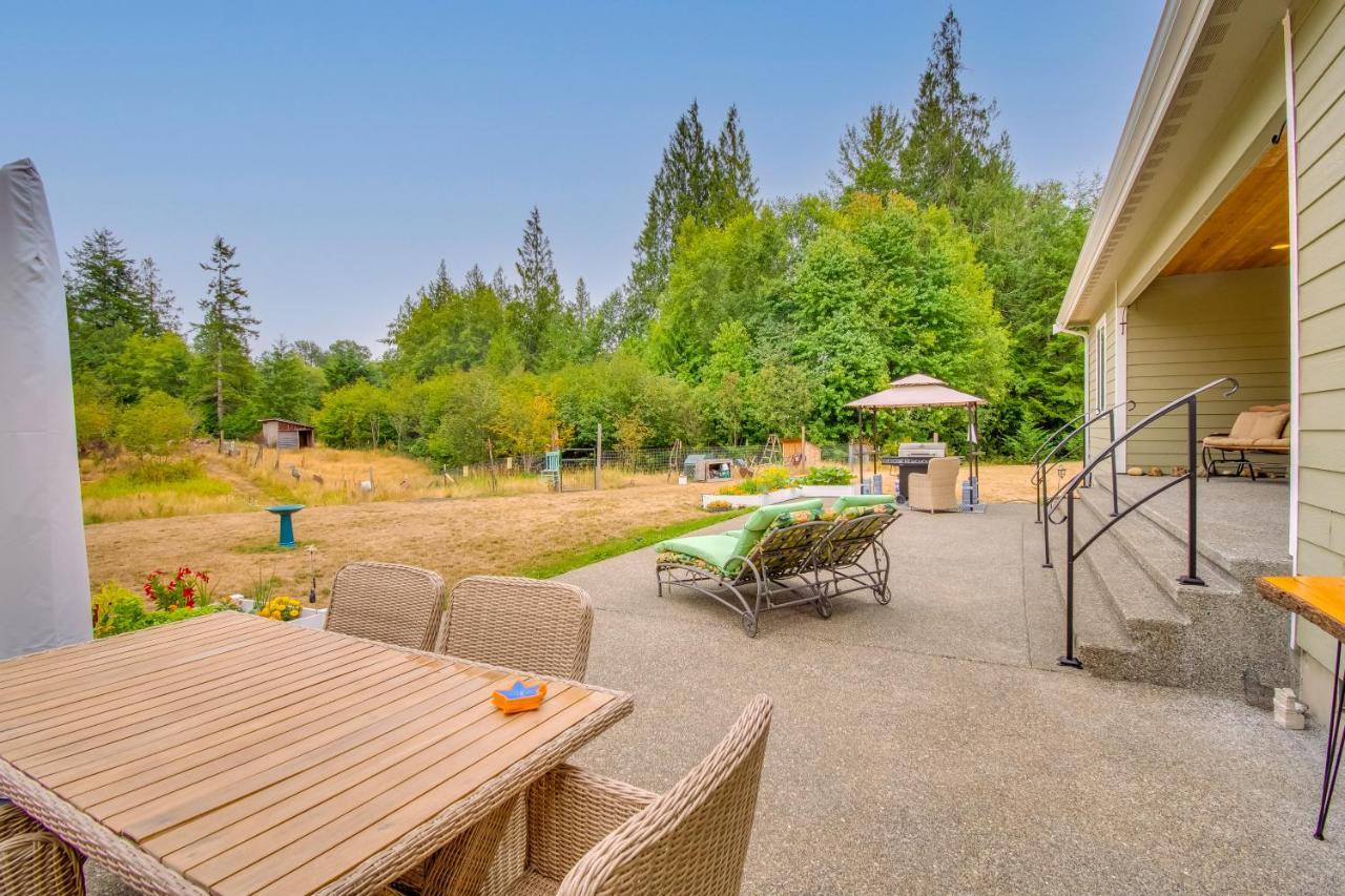 Peaceful Shelton Home With Spacious Yard And Fire Pit! Exterior photo