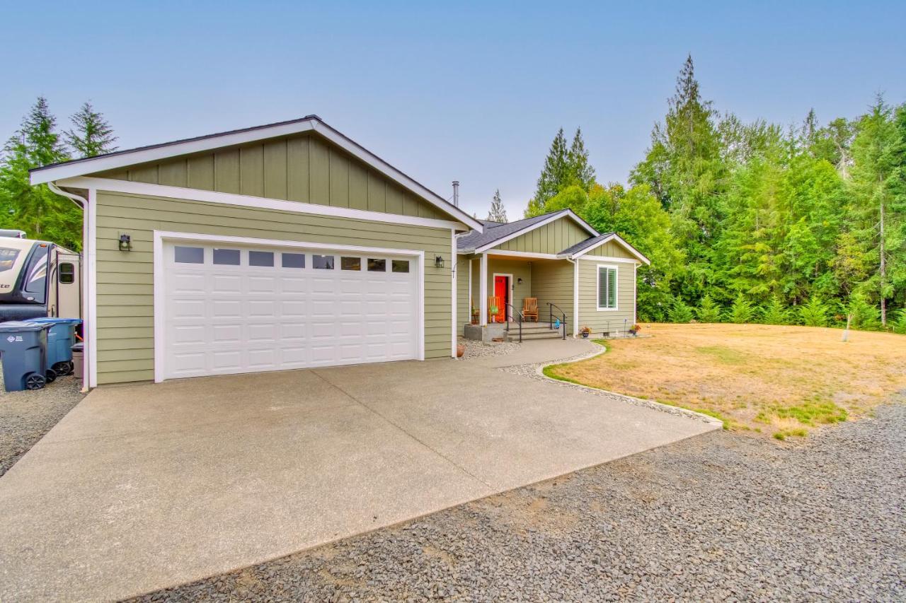 Peaceful Shelton Home With Spacious Yard And Fire Pit! Exterior photo